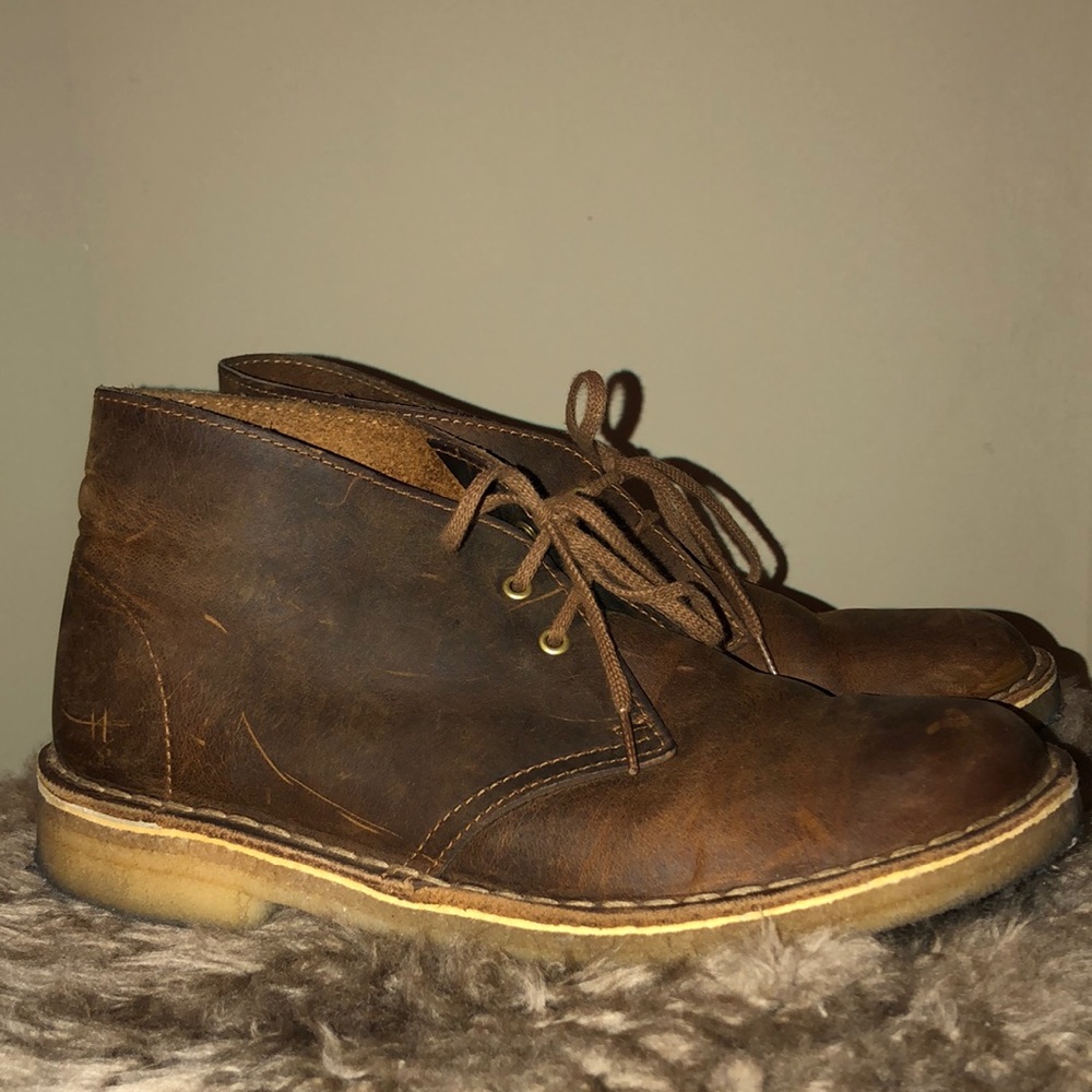 Clark’s Women’s Desert Boot in Beeswax 🐝